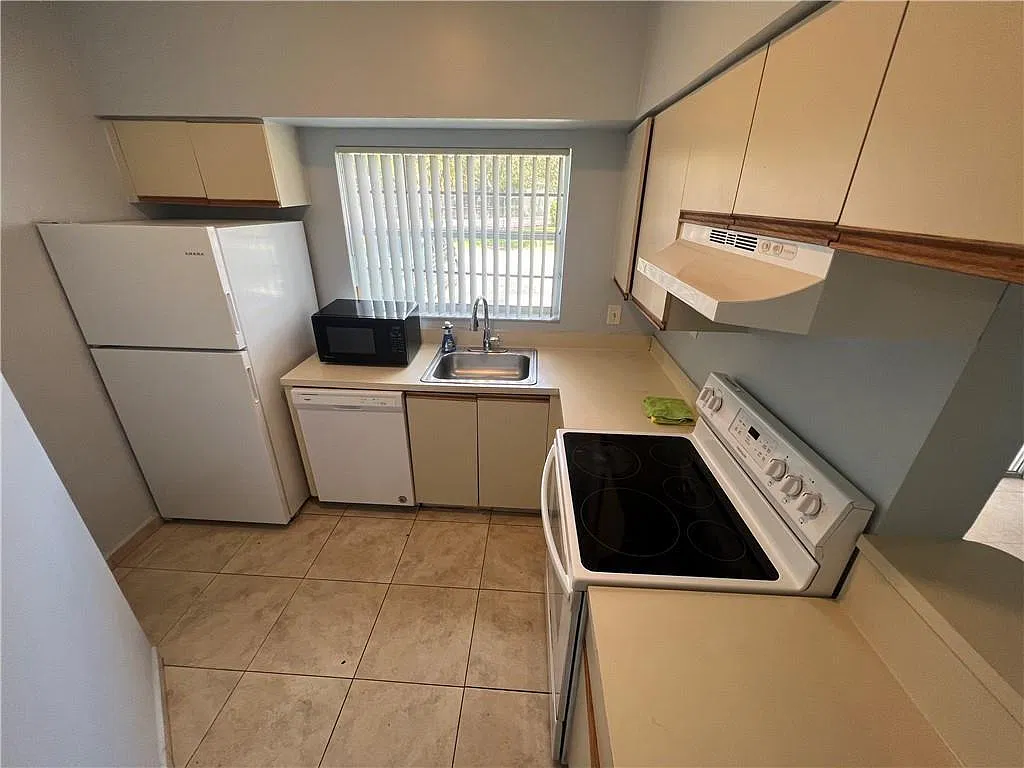 840 Cypress Park Way — Photo 3