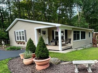 106 Matterhorn Rd, Henryville, PA 18332