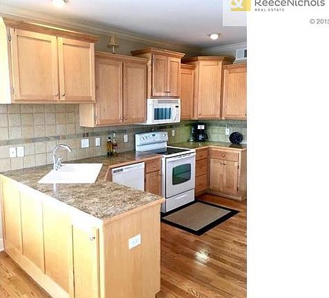 2nd image of 1002 NW Baytree Dr