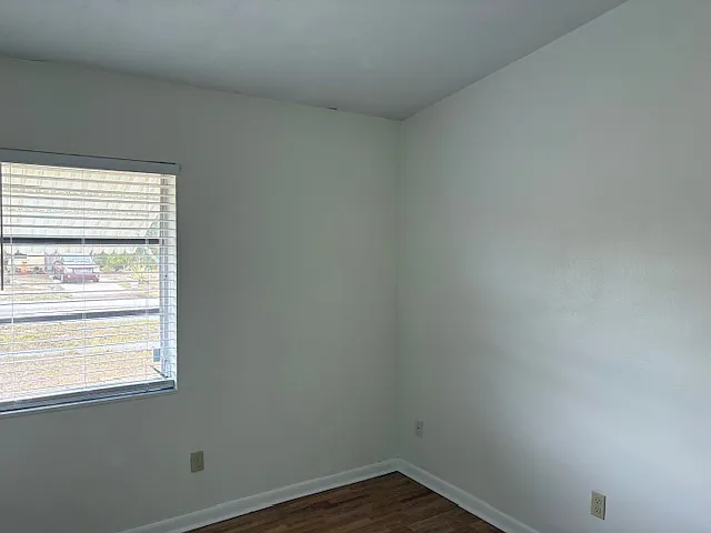 6441 Holiday Dr — Photo 7