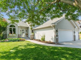 8719 Hillview Dr E, Saint Bonifacius, MN 55375
