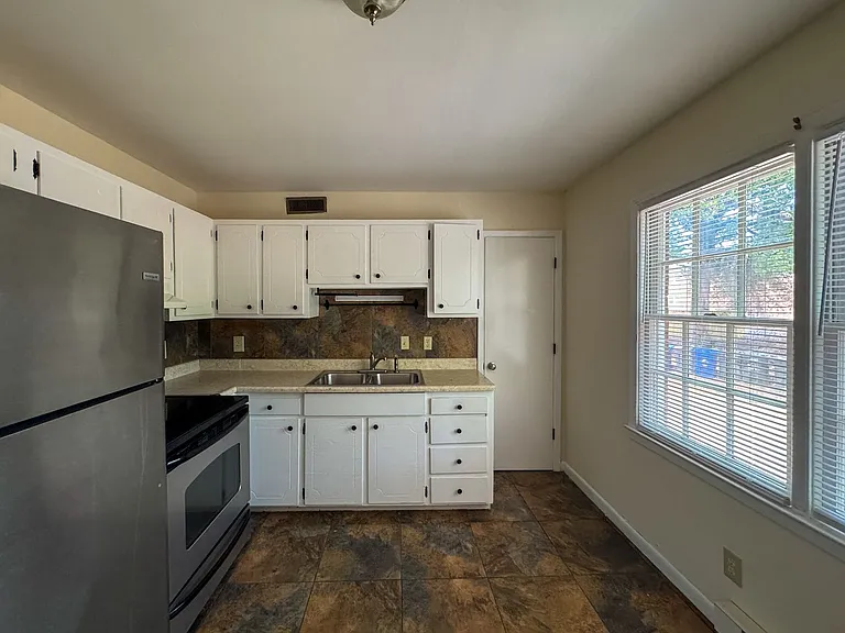 1110 W Rowan St #1 — Photo 6