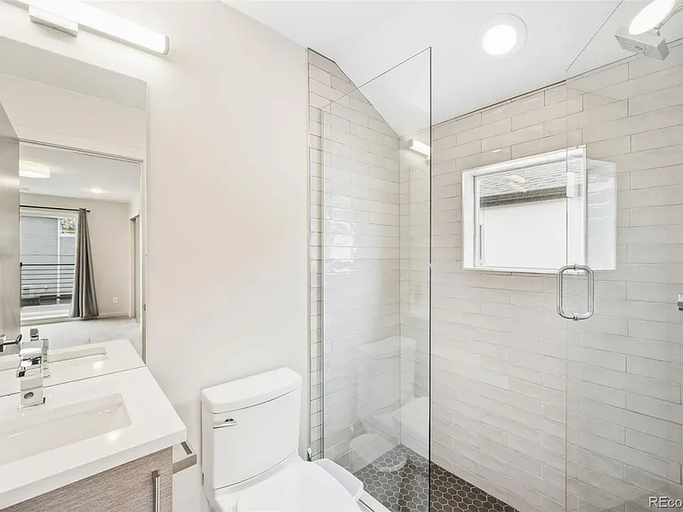 1331 Yates St — Photo 17