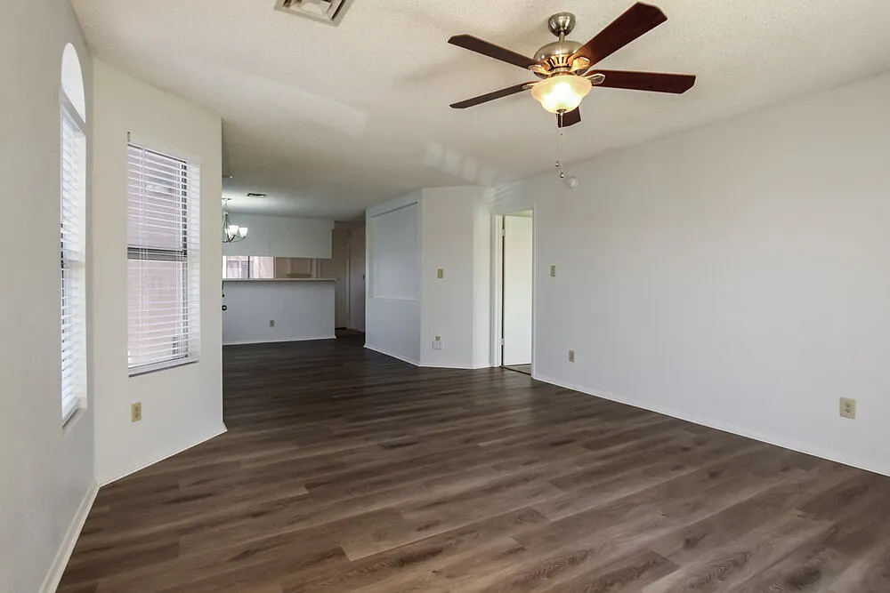 2 bed, 2.0 bath, 1101 sqft, $1,525 — Photo 3