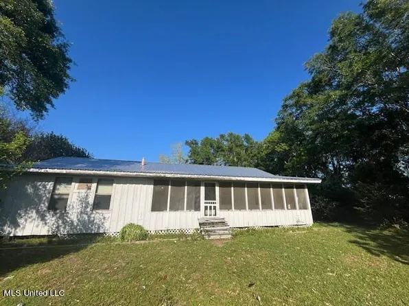 14142 Pearce Dr, Gulfport, MS 39503