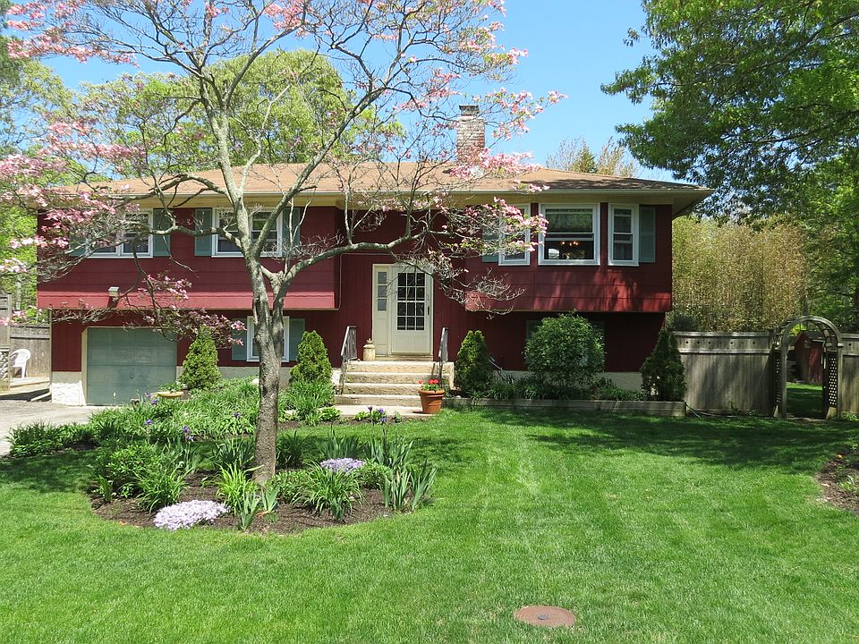 1st image of 28 Arbor Lane