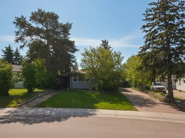 11 N Crescent Hts, Wood Buffalo, AB T9H 1L6
