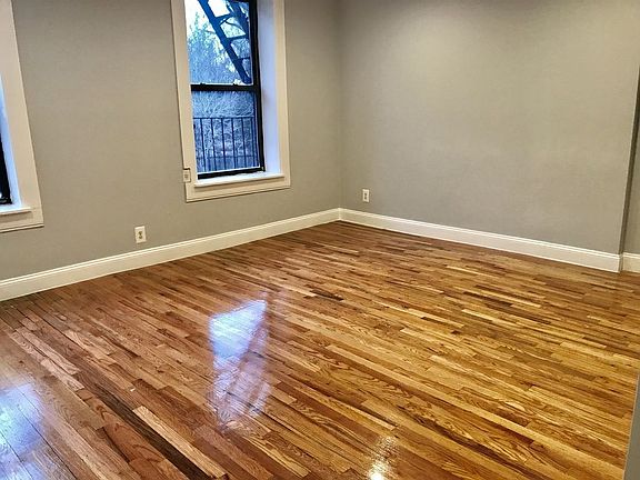 3rd image of 926 Bronx Park S APT 1D