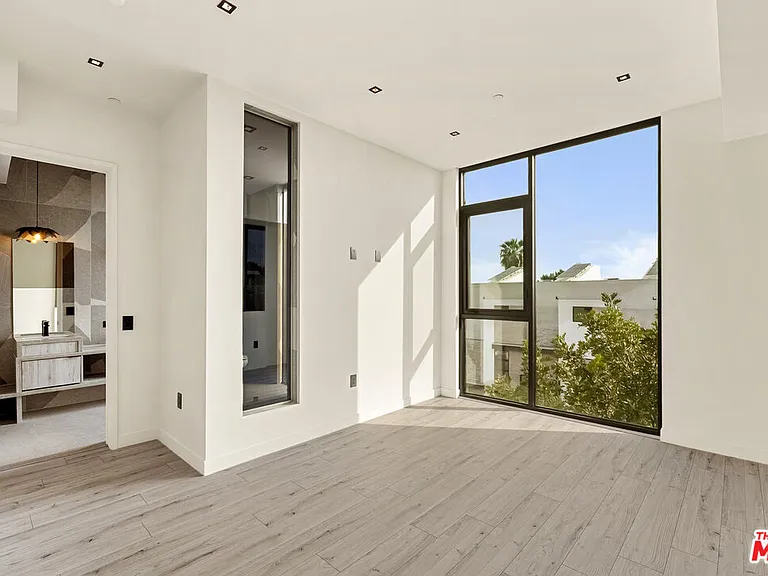1021 N Ogden Dr #Penthouse 6 — Photo 17