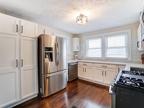 4th image of 215 Bodmann Ave