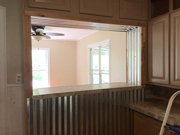5th image of 358 W Live Oak St