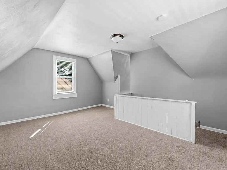 2725 Connecticut Ave — Photo 13