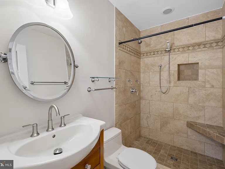 124 Barnsfield Ct #216 — Photo 23