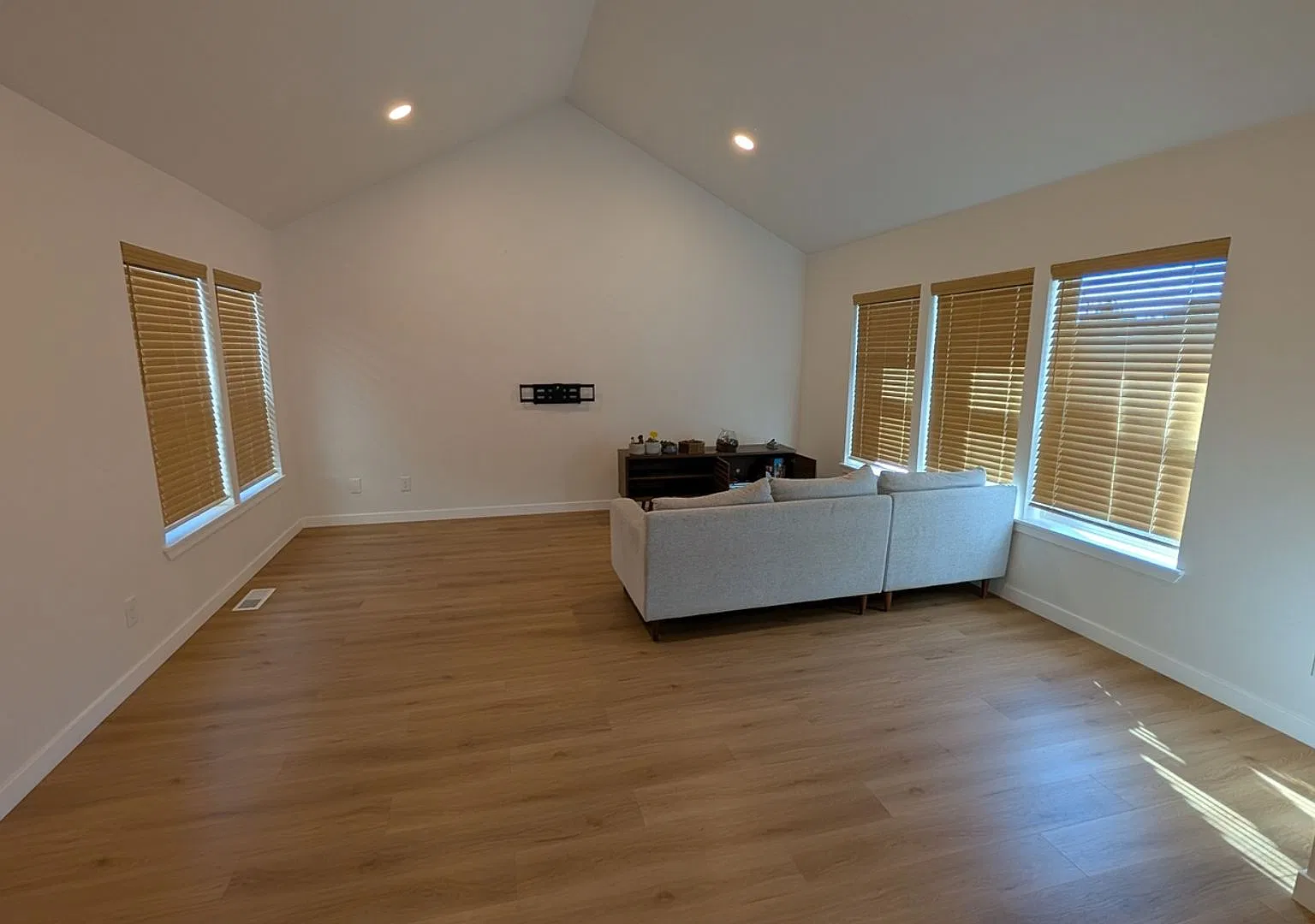 Spacious 4BR House in West Seattle — Photo 3
