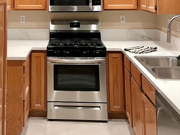 New Counters, Tile, and stainless appliances
