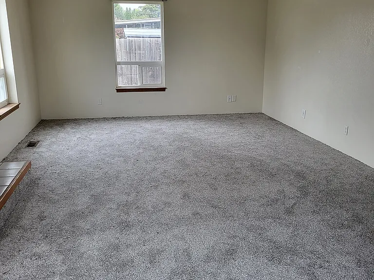 291 NE Maple Ave — Photo 8
