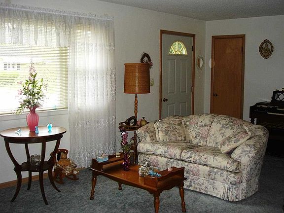 2nd image of 718 S 9th Ave