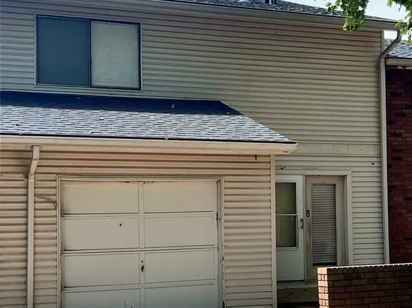 12428 Sea Lane Dr, Florissant, MO 63033