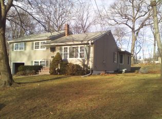 16 Windsor Dr, Park Ridge, NJ 07656