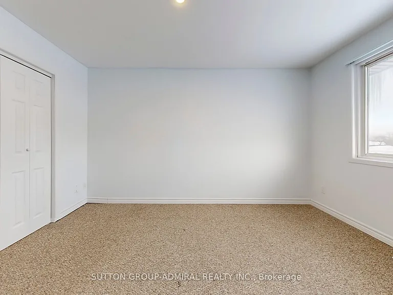64 Bronte St S #8 — Photo 17