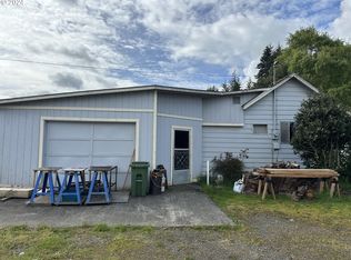 705 Park Ave, Lakeside, OR 97449