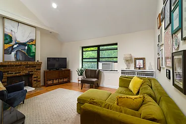 Rented by Coldwell Banker Warburg