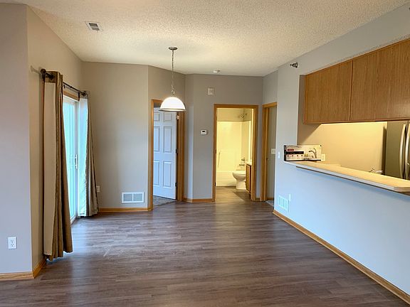 4th image of 909 7th Ave SE Unit 1