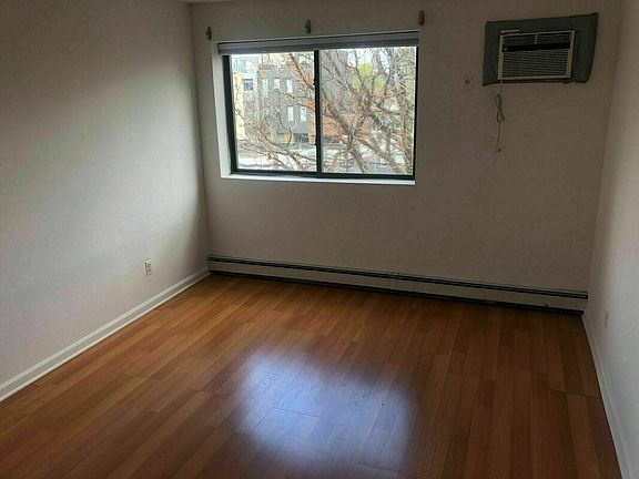 3rd image of 10-39 48th Ave #3R