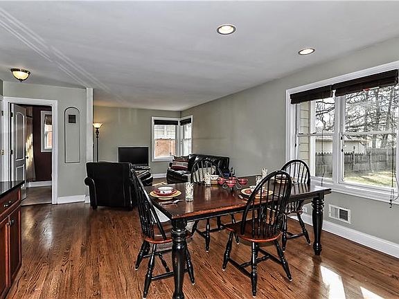 5th image of 9234 Oak Park Ave
