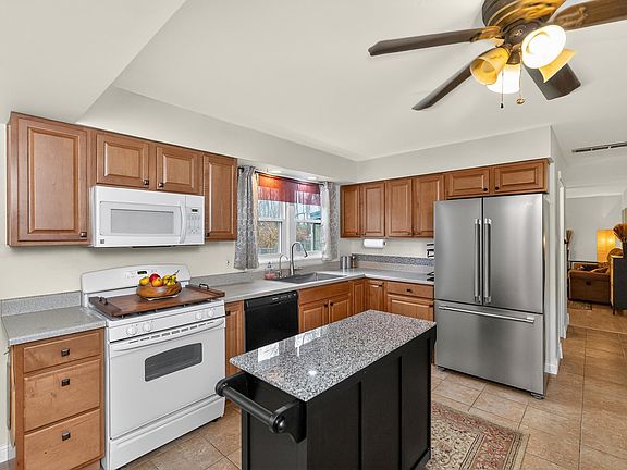 5th image of 4837 Selkirk Dr