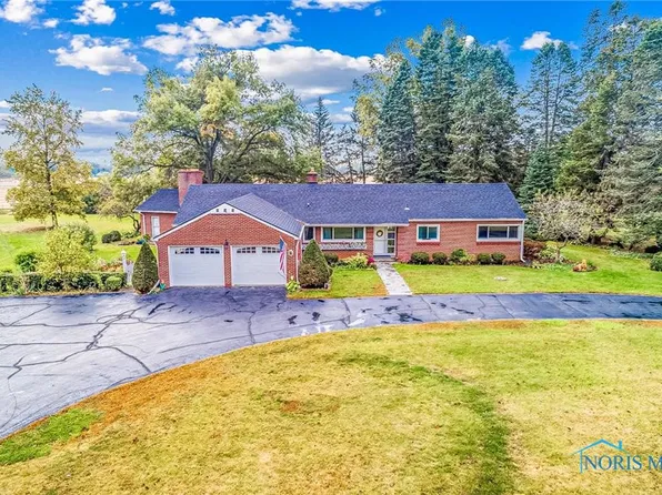 1195 Pelton Rd, Fostoria, OH 44830