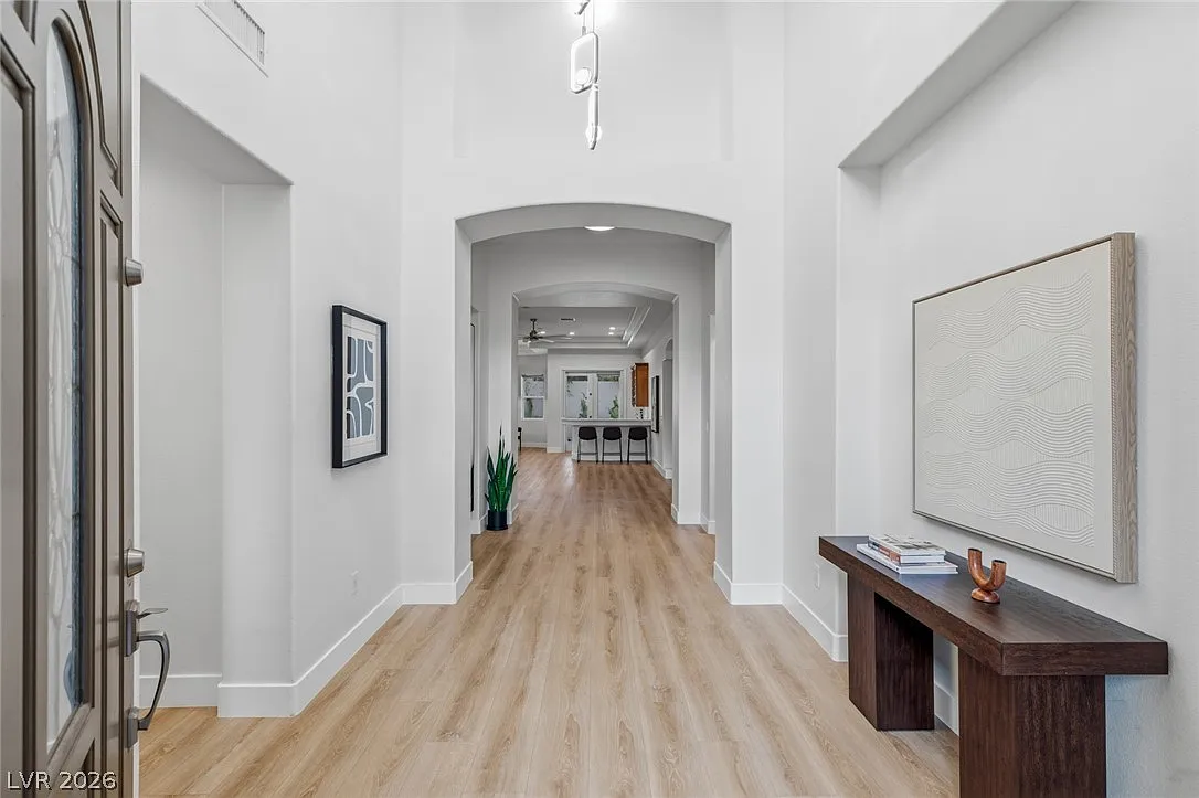 4 bed, 3.5 bath, 3364 sqft, $9,000 — Photo 3