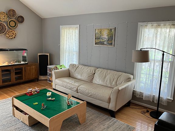 4th image of 18 Griswold Ct