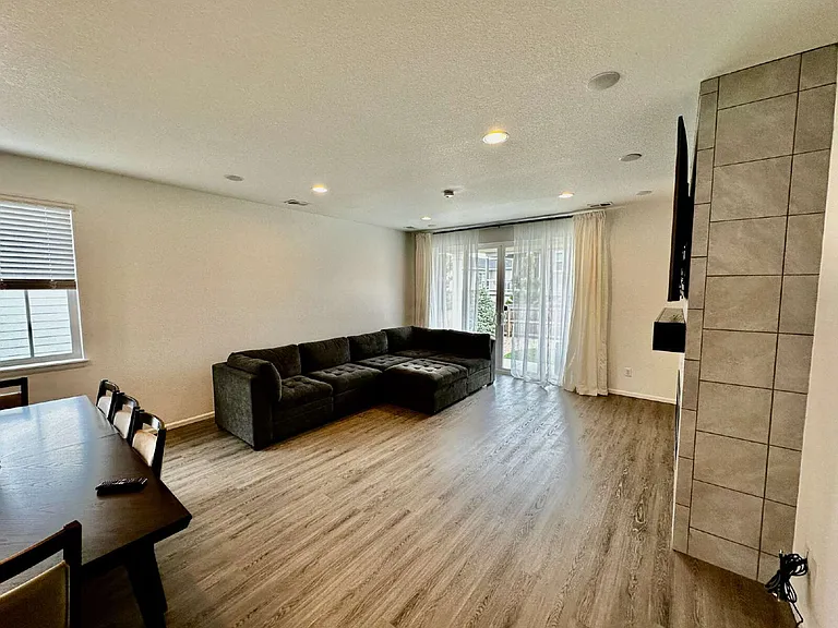 3983 Castle Vista Dr — Photo 5