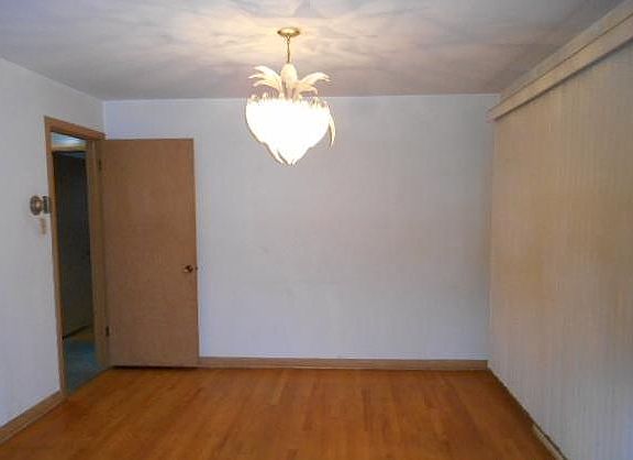 3rd image of 9538 S Clifton Park Ave