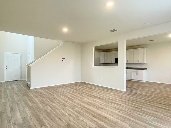 4th image of 155 Bromeliad Dr
