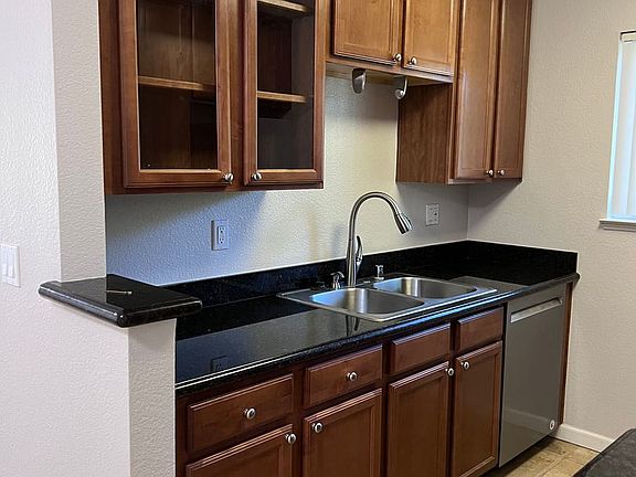 4th image of 1120 Yarwood Ct