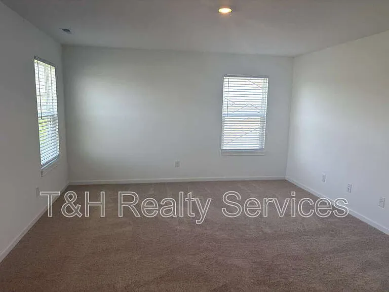 354 N Grand Oak Dr — Photo 17