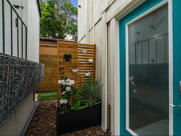 2330 Soto St #GS — Photo 10