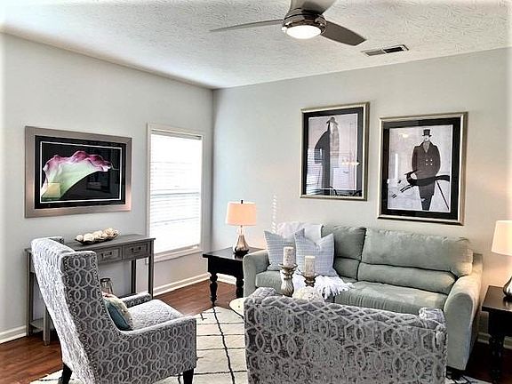 4th image of 4528 Larkhill Ln