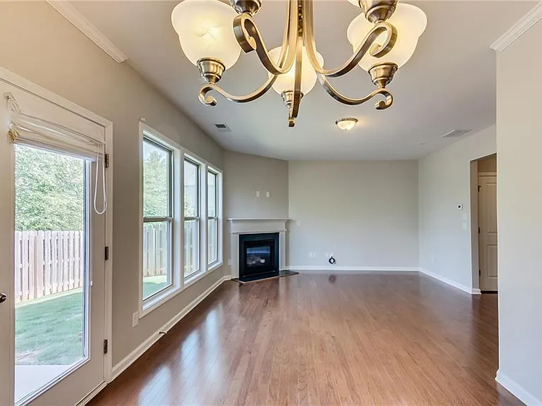 2125 Greencrest Cir — Photo 4