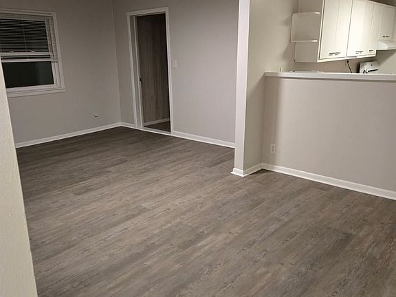2nd image of 601 W Wiley Ave