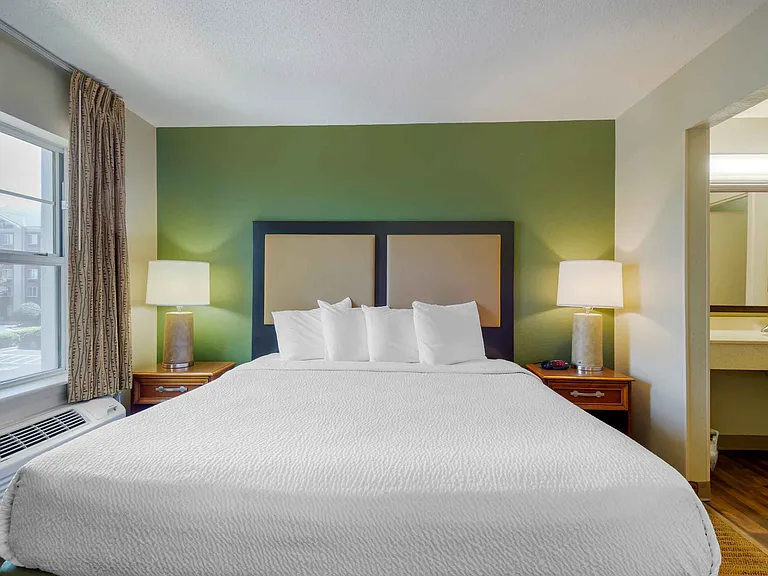 Deluxe Studio - 1 King Bed