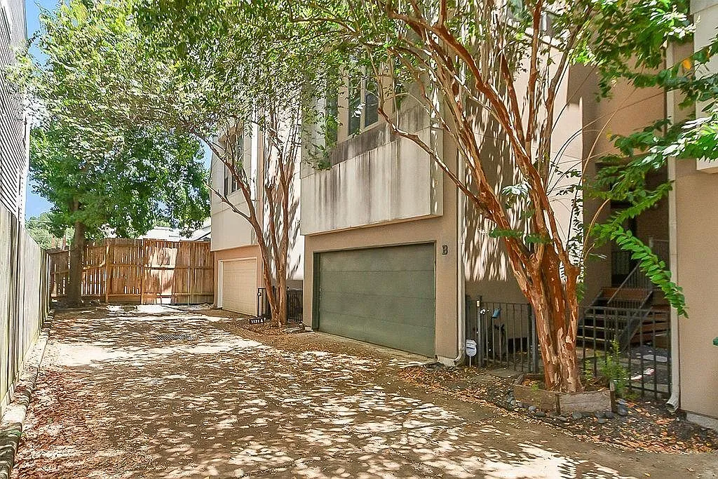 3 bed, 3.0 bath, 1936 sqft, $3,000 — Photo 3