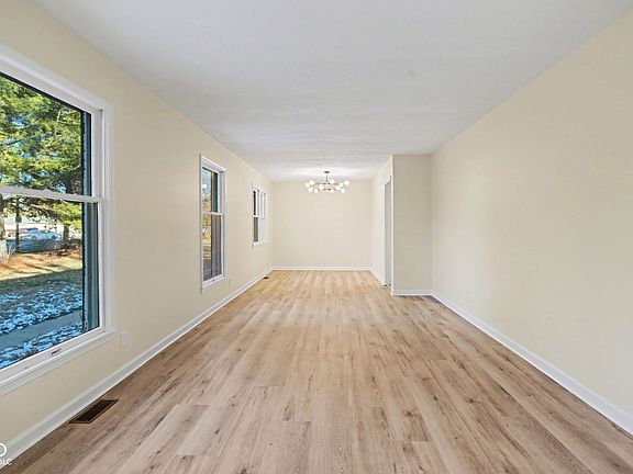 4th image of 5566 N Alton Ave