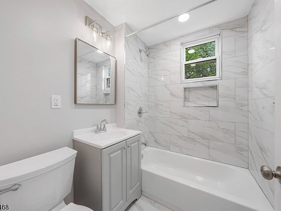 4th image of 59 Henry St APT C3