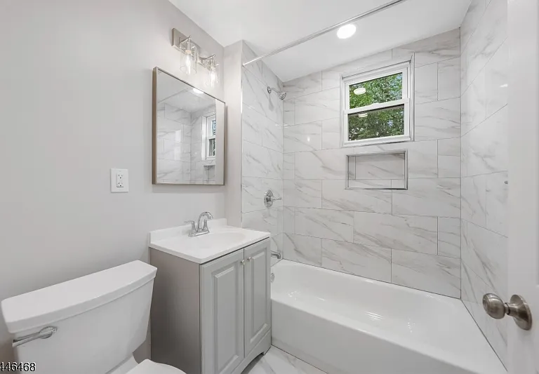 59 Henry St #C3 — Photo 4