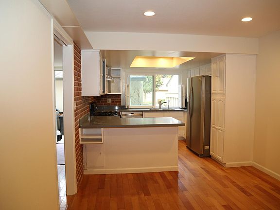 kitchen and breakfast room