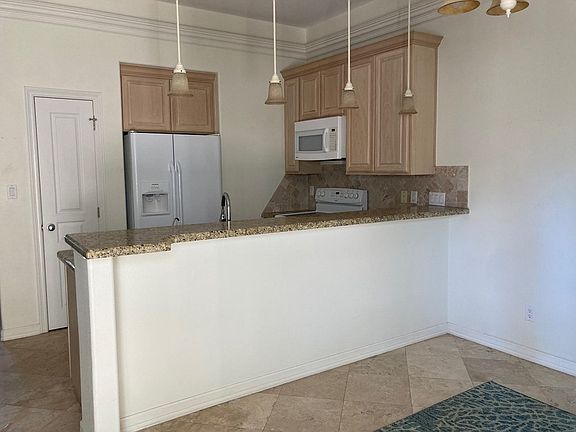 3rd image of 103 E Georgia Ruth Dr #B1