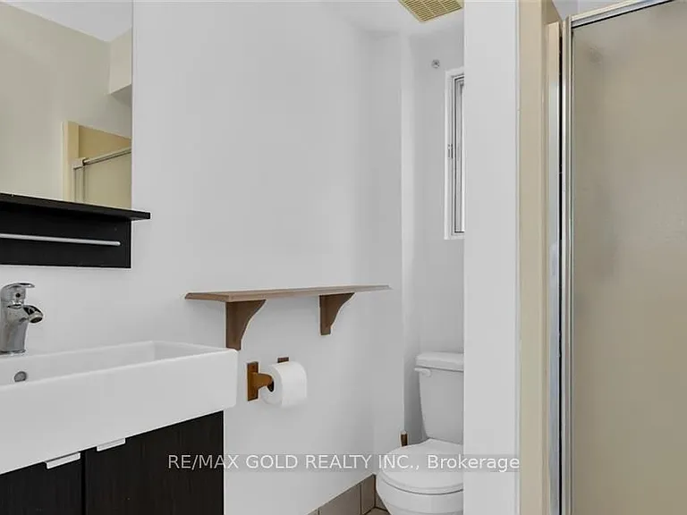 746 King St W #BASEMENT — Photo 1